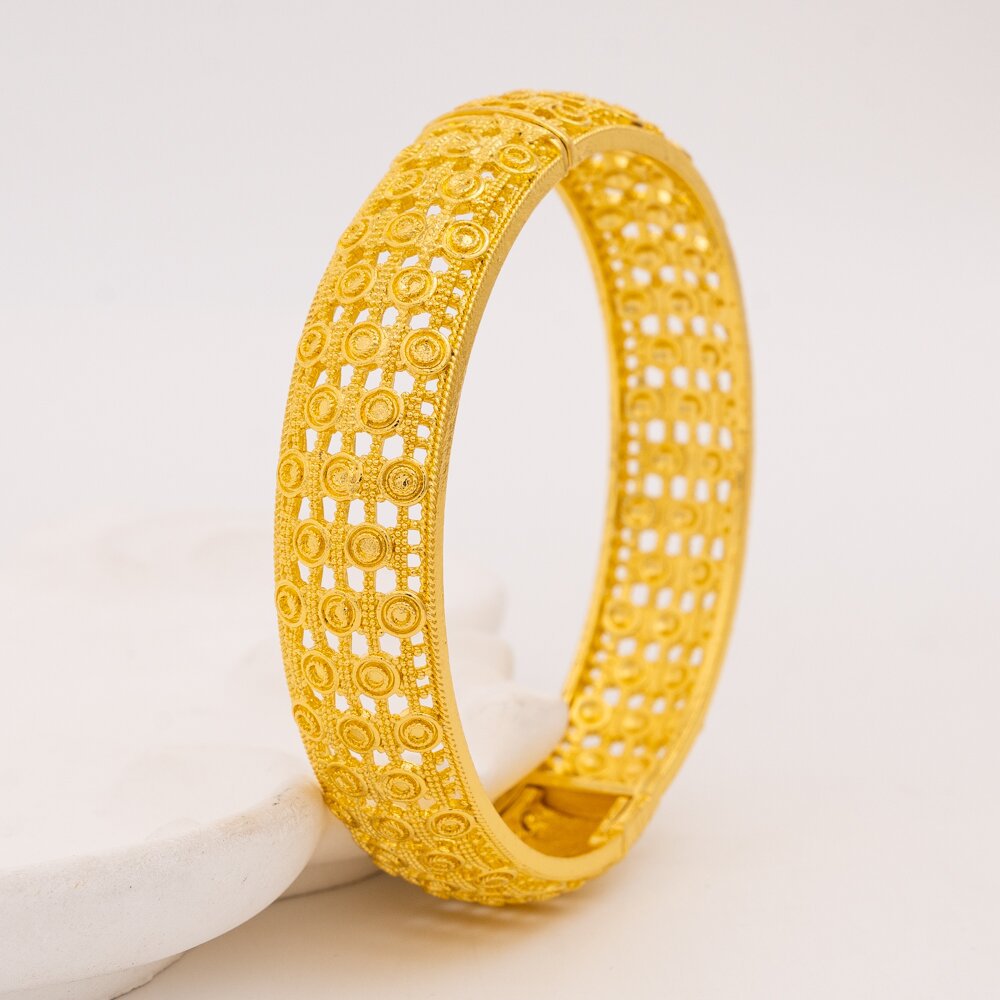 Fashionable and sweet Hollow Fashion Bracelet Jewelry Bridal Bracelet