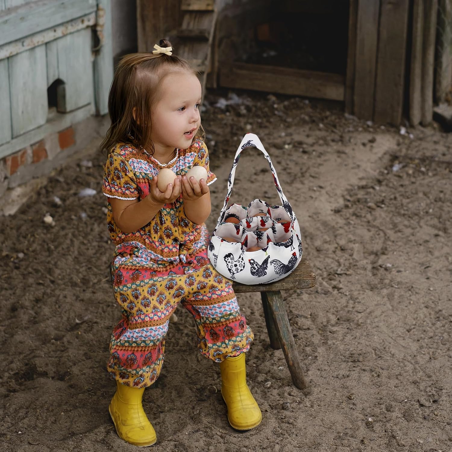 Multi-pocket egg collecting apron